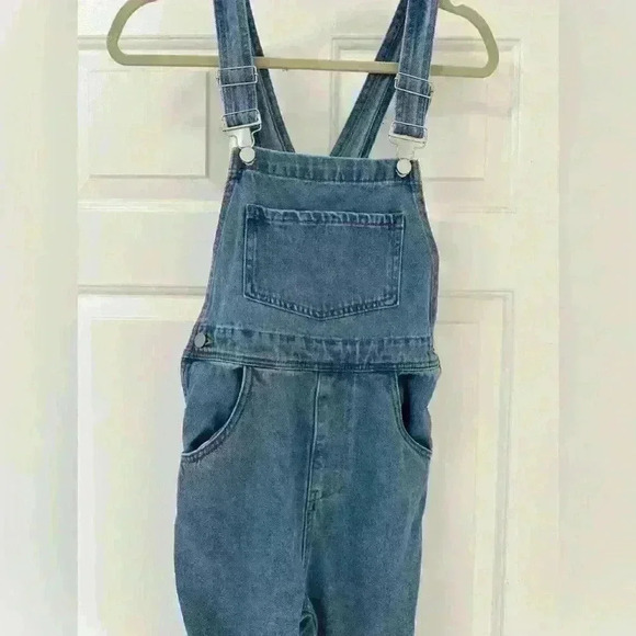 WeWoreWhat Basic Straight Leg Jean Overalls in Light
Wash Denim - Picture 5 of 6